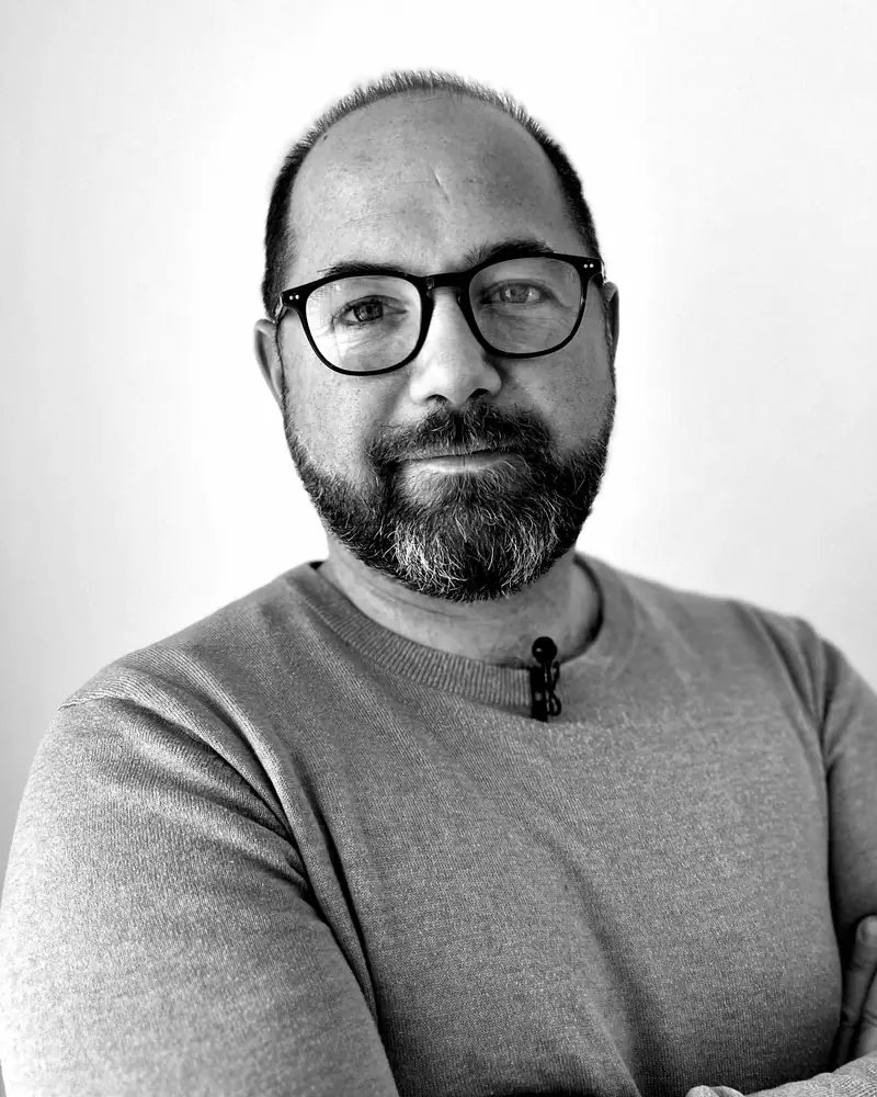 Portrait en noir et blanc de Julien Carlier